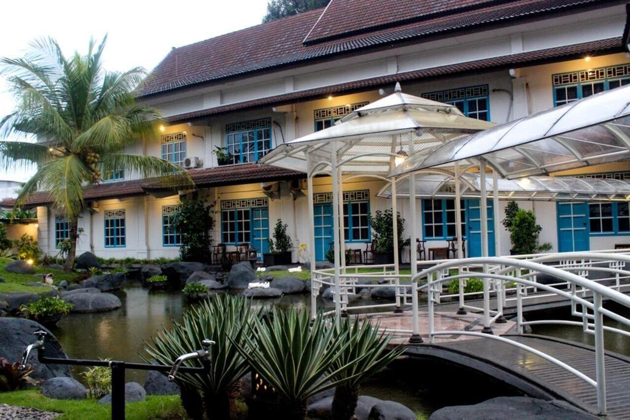 Hotel Merdeka Kediri Kediri  Ngoại thất bức ảnh