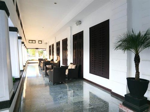 Hotel Merdeka Kediri Kediri  Ngoại thất bức ảnh