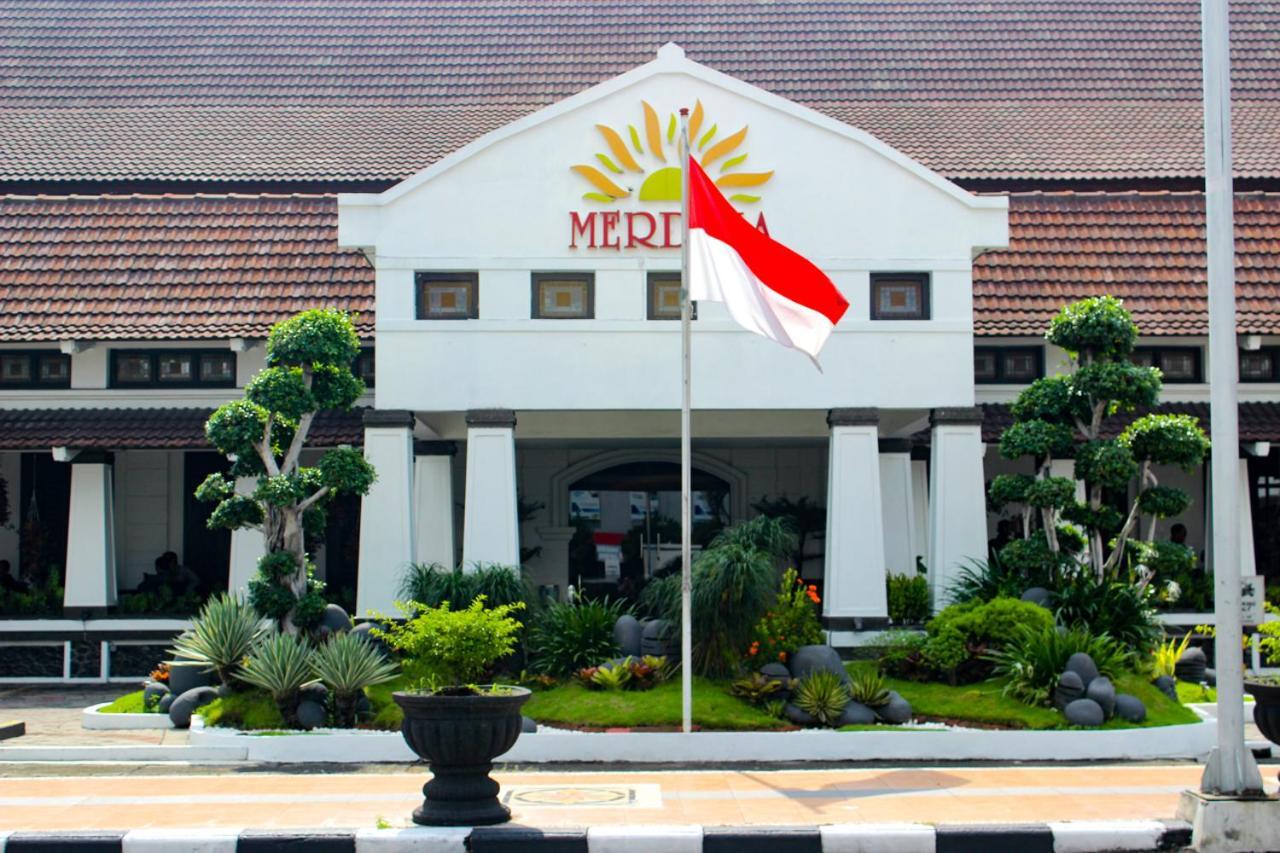 Hotel Merdeka Kediri Kediri  Ngoại thất bức ảnh