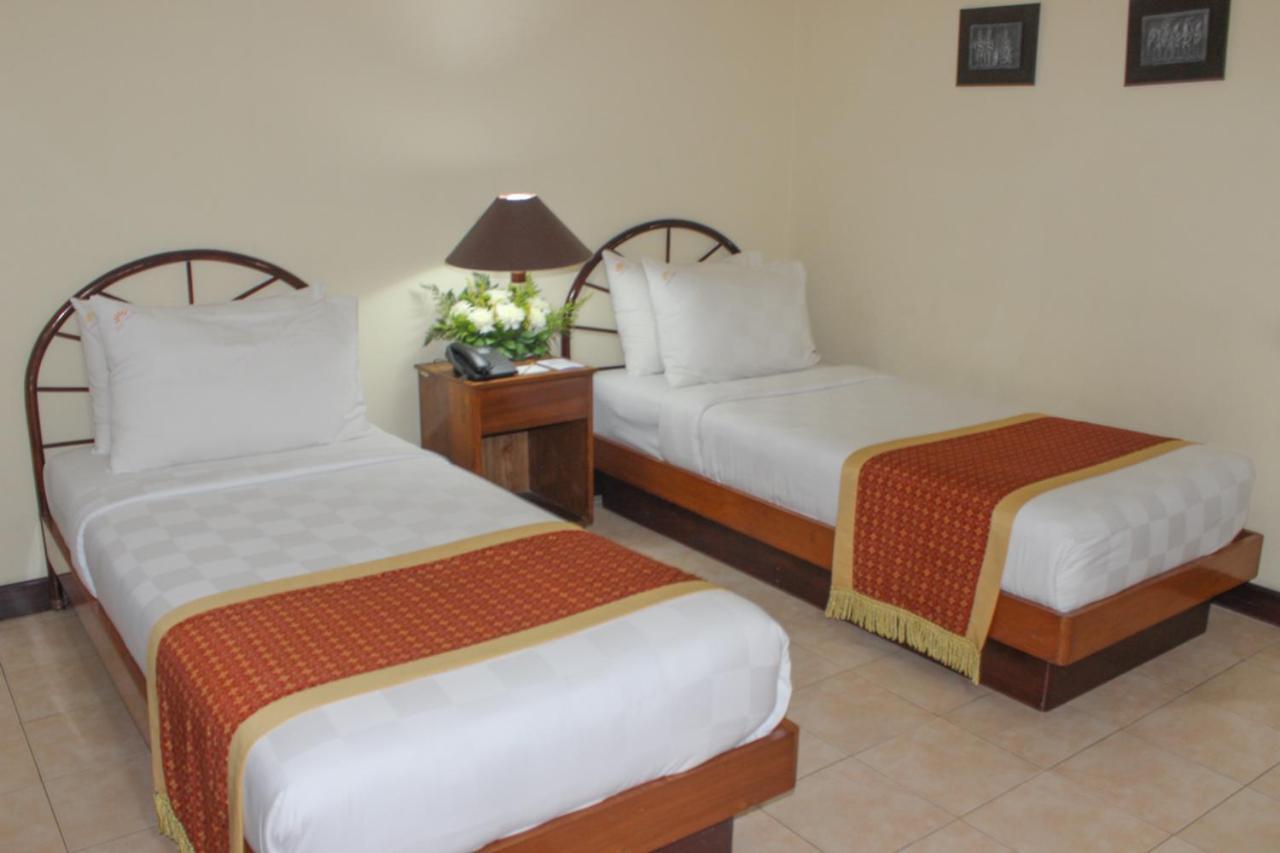 Hotel Merdeka Kediri Kediri  Ngoại thất bức ảnh