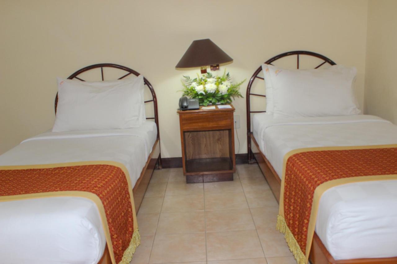 Hotel Merdeka Kediri Kediri  Ngoại thất bức ảnh
