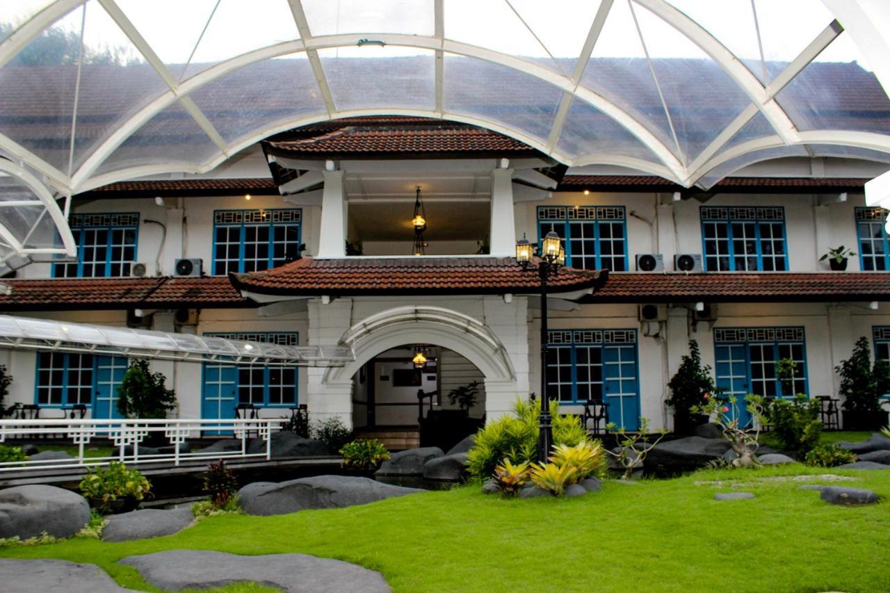 Hotel Merdeka Kediri Kediri  Ngoại thất bức ảnh