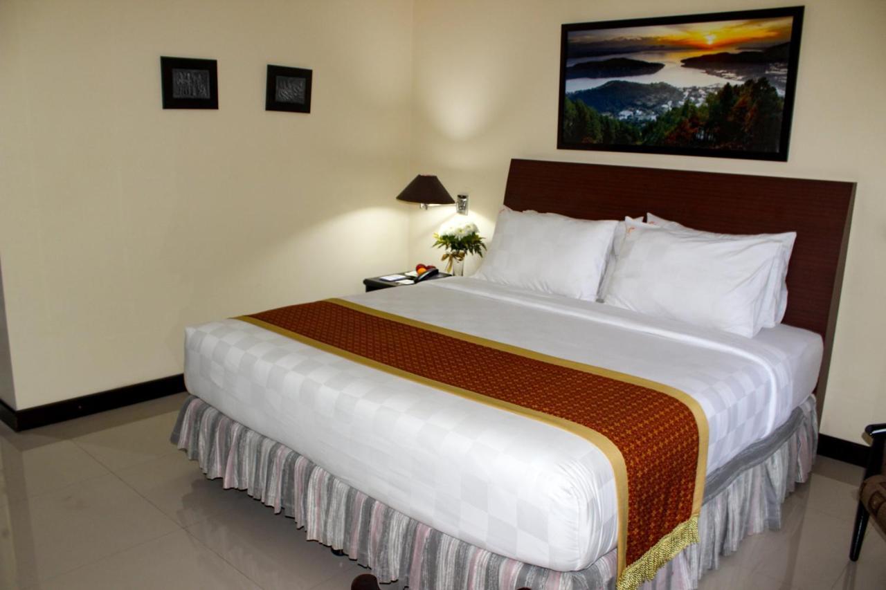 Hotel Merdeka Kediri Kediri  Ngoại thất bức ảnh