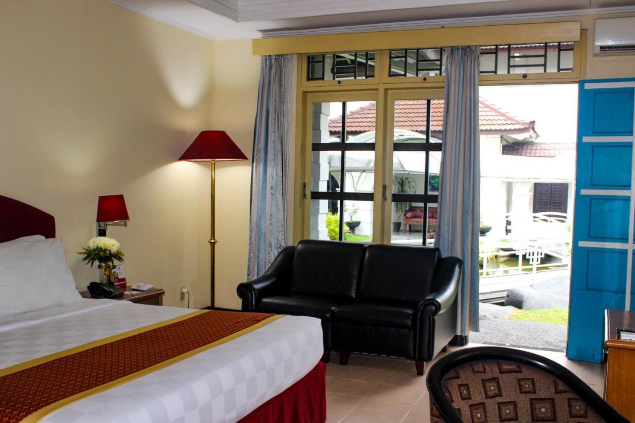 Hotel Merdeka Kediri Kediri  Ngoại thất bức ảnh