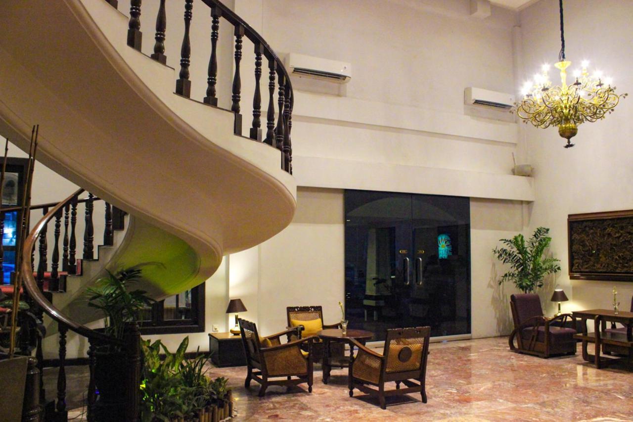 Hotel Merdeka Kediri Kediri  Ngoại thất bức ảnh