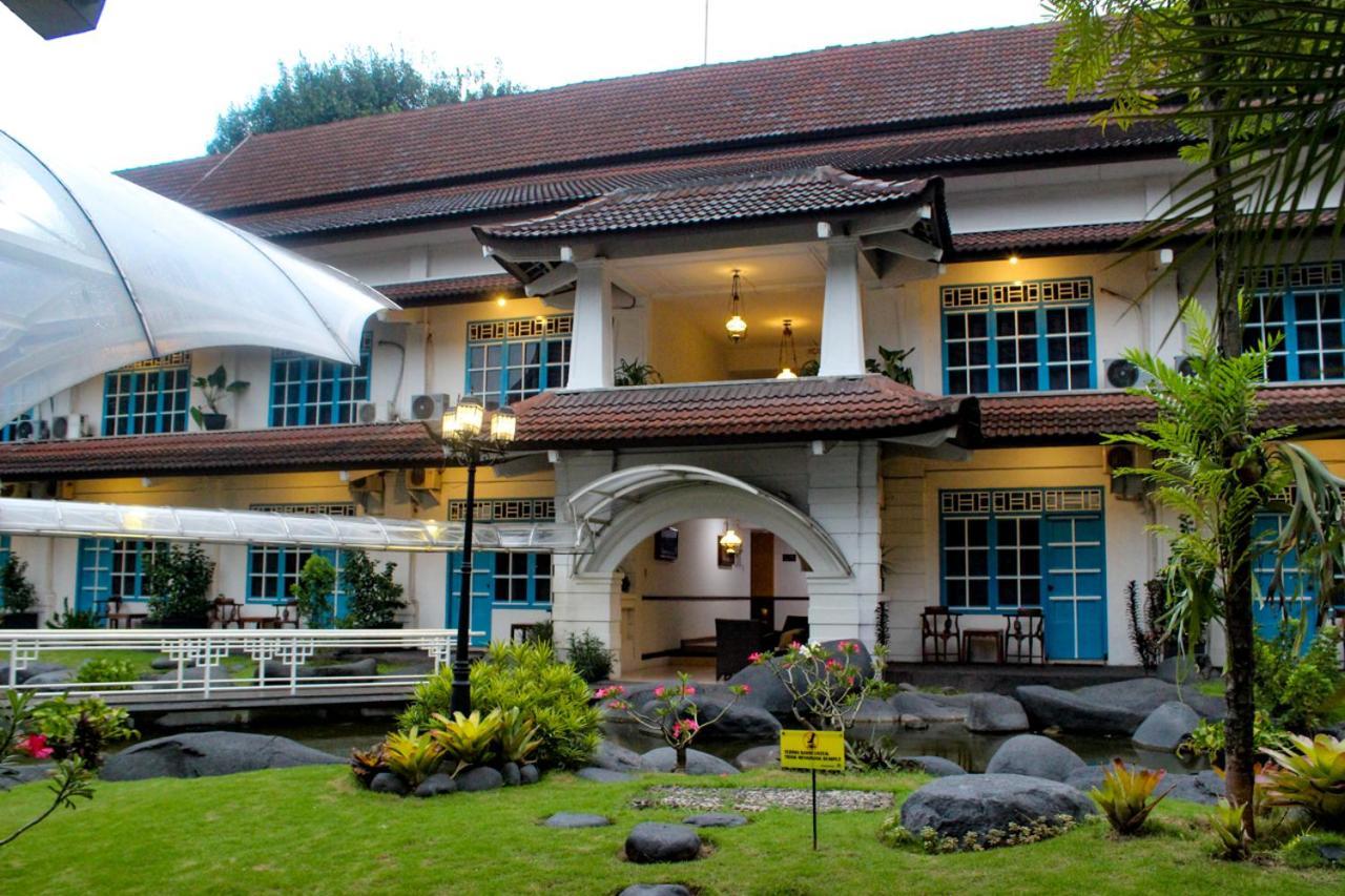 Hotel Merdeka Kediri Kediri  Ngoại thất bức ảnh
