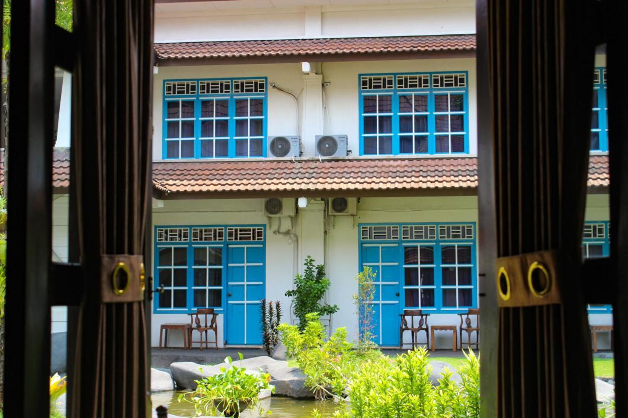 Hotel Merdeka Kediri Kediri  Ngoại thất bức ảnh